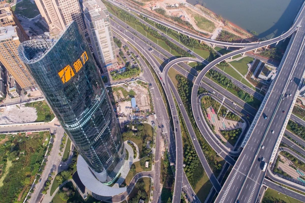 疏离与融合的平衡，，，，，，修建与都会相生相成