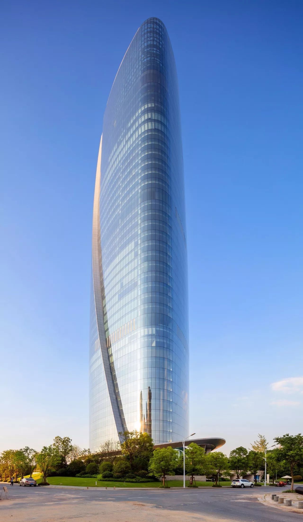 南昌新力中心塔楼直接落地，，，，，，无裙房